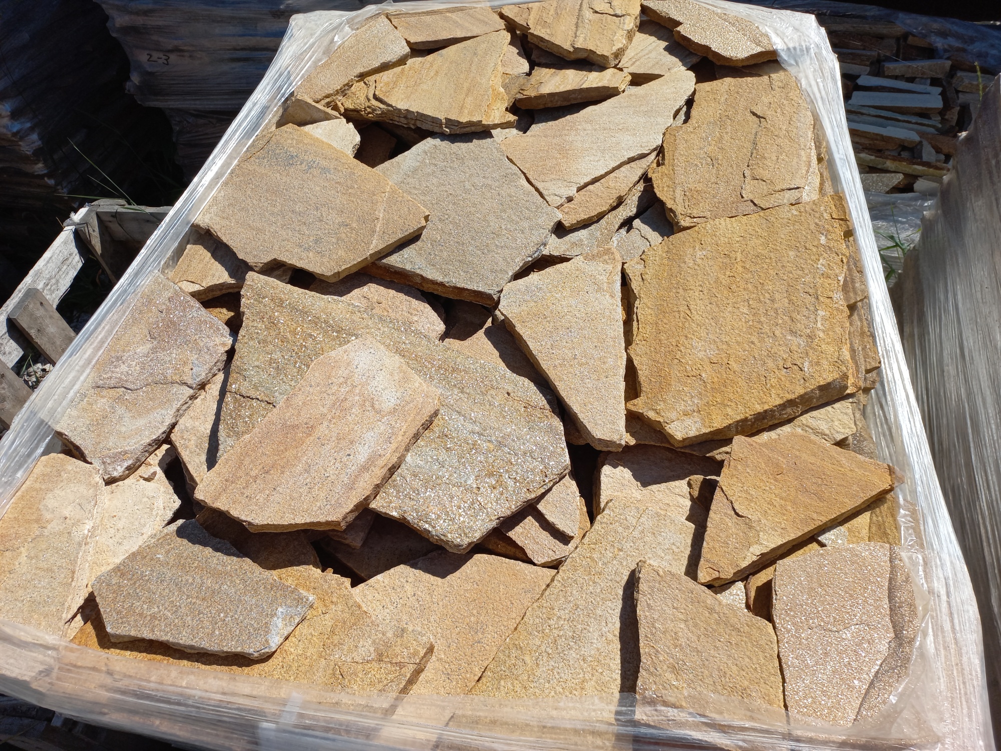 Плитняк златолит жёлтый золотистый для фасада 1,5-3см купить в Ставропольском крае