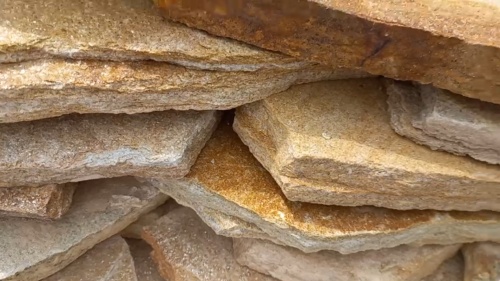 Плитняк златолит жёлтый золотистый для отмостки купить в Ставропольском крае