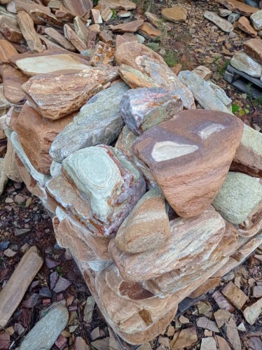 Златолит жёлтый, жёлто-зелёный глыбки и валуны для ланшафтного дизайна купить в Ставропольском крае