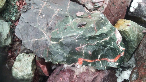 Гигантские зелёные валуны для ландшафтного дизайна весом более 5 тонн купить в Ставропольском крае