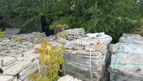 Плитняк галтованный гранитный для ландшафтного дизайна купить в Ставропольском крае