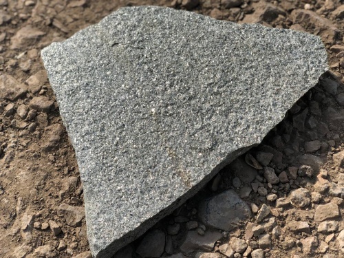 Плитняк златолит Уральский для цоколя, отмостки купить в Ставропольском крае