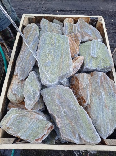 Златолит жёлтый, жёлто-зелёный глыбки и валуны для ланшафтного дизайна купить в Ставропольском крае