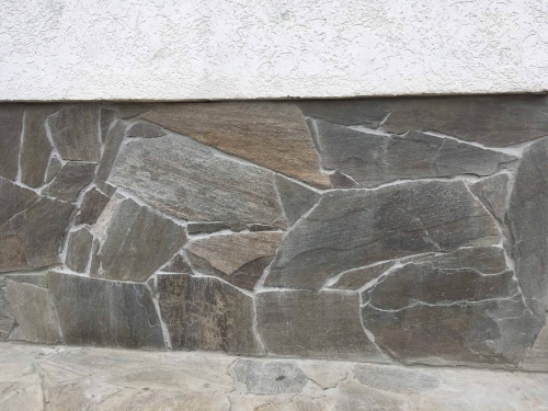 Плитняк златолит Уральский для цоколя, отмостки купить в Ставропольском крае