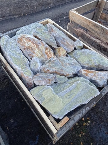 Златолит жёлтый, жёлто-зелёный глыбки и валуны для ланшафтного дизайна купить в Ставропольском крае