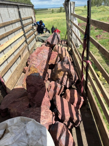 Ландшафтные глыбы красно-фиолетовые 200-1000 килограмм купить в Ставропольском крае