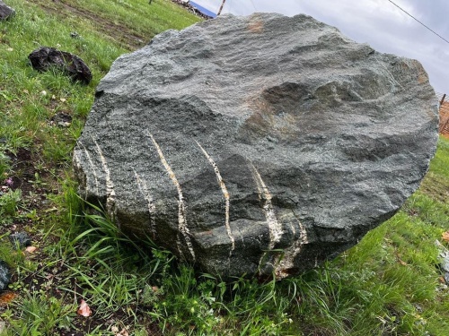 Гигантские зелёные валуны для ландшафтного дизайна весом более 5 тонн купить в Ставропольском крае