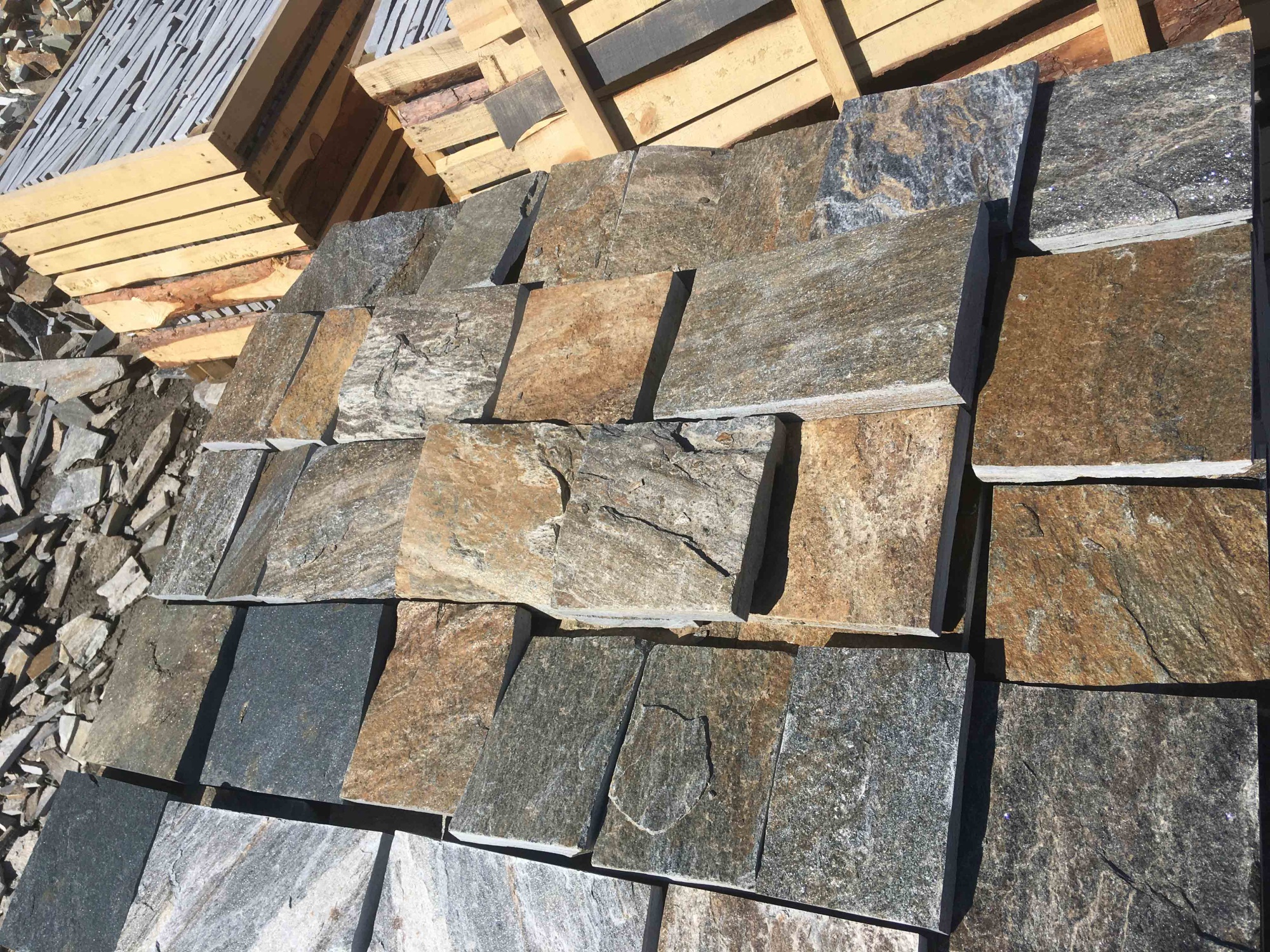 Плитка пилёная златолит Уральский для цоколя, отмостки купить в Ставропольском крае