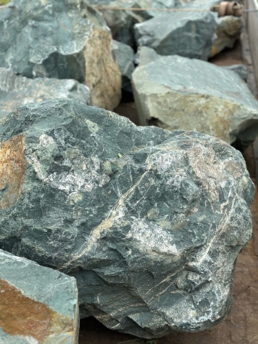 Камни для ландшафтного дизайна зелёные 10-60 килограмм купить в Ставропольском крае