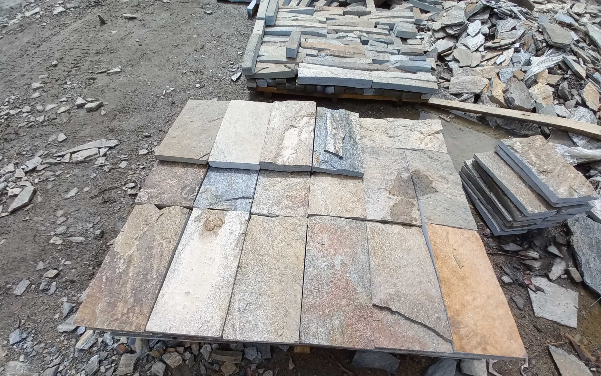 Плитка пилёная златолит Уральский для цоколя, отмостки купить в Ставропольском крае