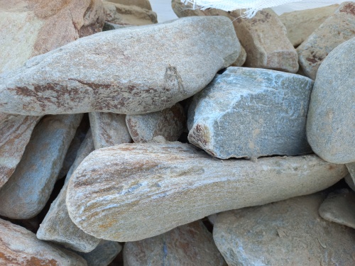 Златолит жёлтый, жёлто-зелёный глыбки и валуны для ланшафтного дизайна купить в Ставропольском крае