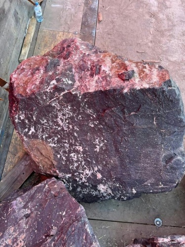 Камни для ландшафтного дизайна красно-фиолетовые 10-60 килограмм купить в Ставропольском крае