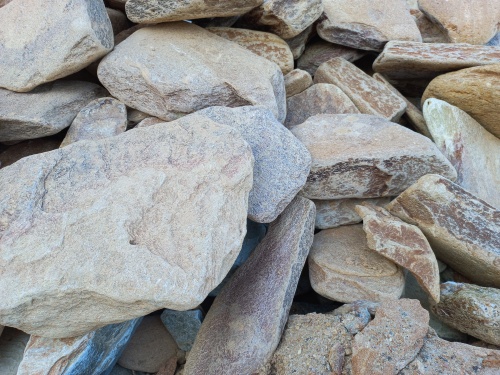 Златолит жёлтый, жёлто-зелёный глыбки и валуны для ланшафтного дизайна купить в Ставропольском крае