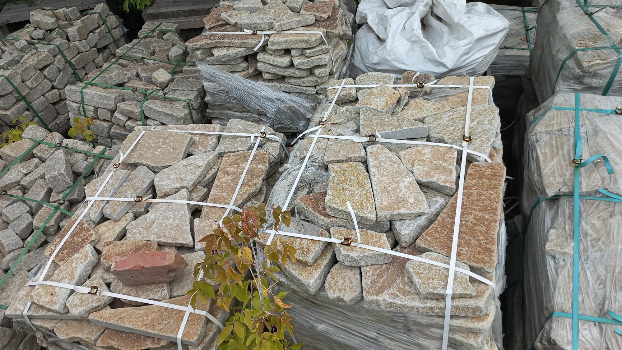 Плитняк гранитный галтованный купить в Ставропольском крае