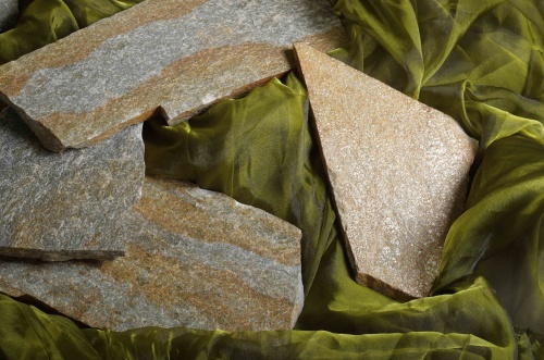 Плитняк златолит Уральский для цоколя, отмостки купить в Ставропольском крае