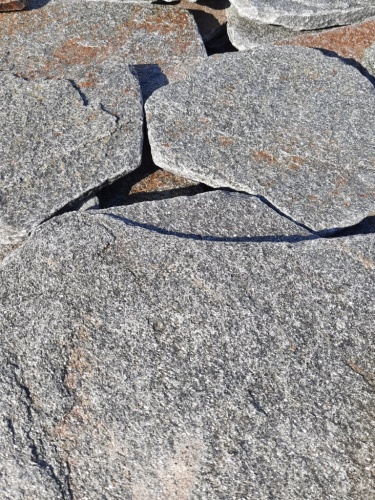 Златолит серебристый галтованный для лестниц купить в Ставропольском крае